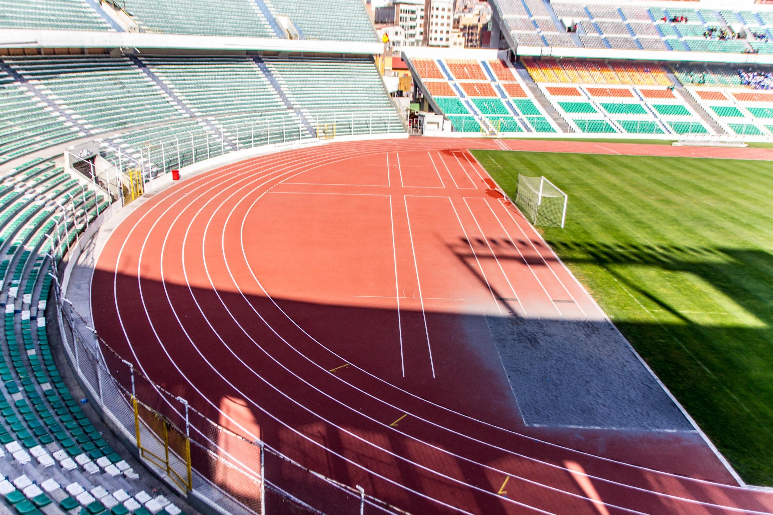 Arena running. Стадион в Амстердаме легкая атлетика. Athletics track.